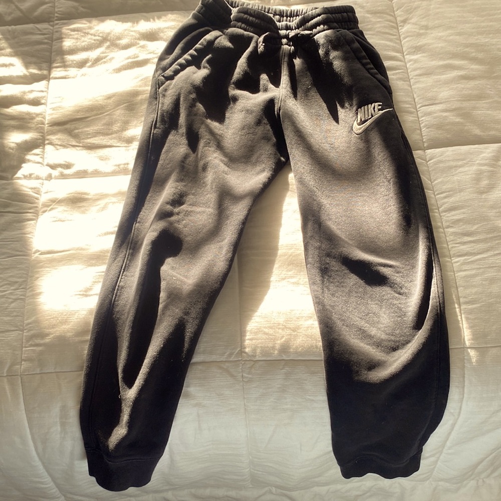 Black Nike Youth Medium Sweatpants